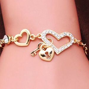 New-Rhinestone Gold Heart Link Bracelet